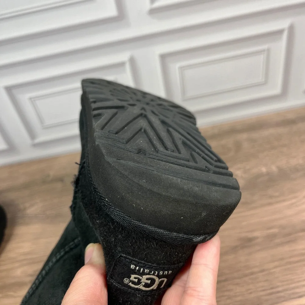 UGG Classic Short II Kids Black Suede Shearling Winter Boots 5251 Size 4